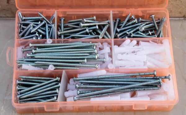 365 Pcs PAN Slotted Head Zinc Plated Screws Different sizes With Matching Rawl Plugs Assortment Pack