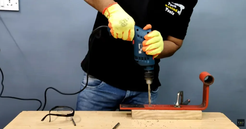 Drilling thick steel at low speed using an HSS drill bit